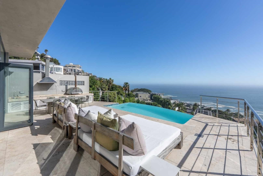 8 Bedroom Property for Sale in Bantry Bay Western Cape